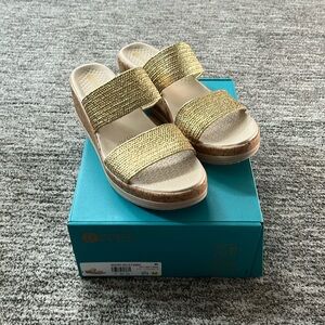 NEW BZees Resort Gold